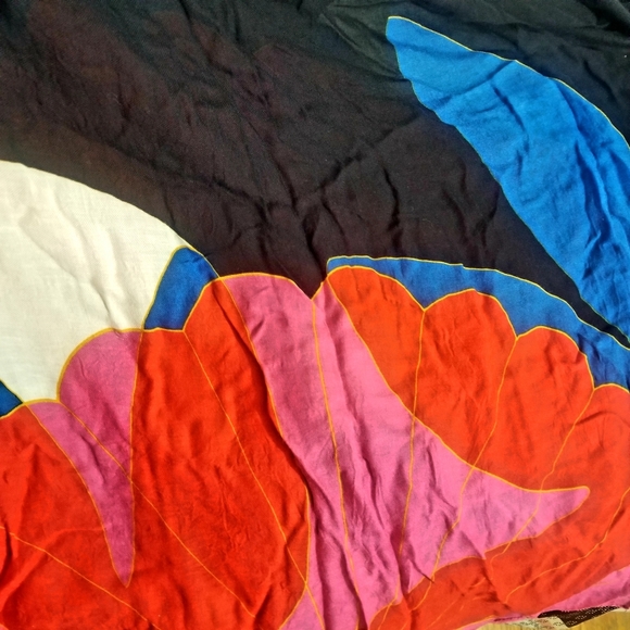 Bold bright scarf red, navy - Picture 2 of 2